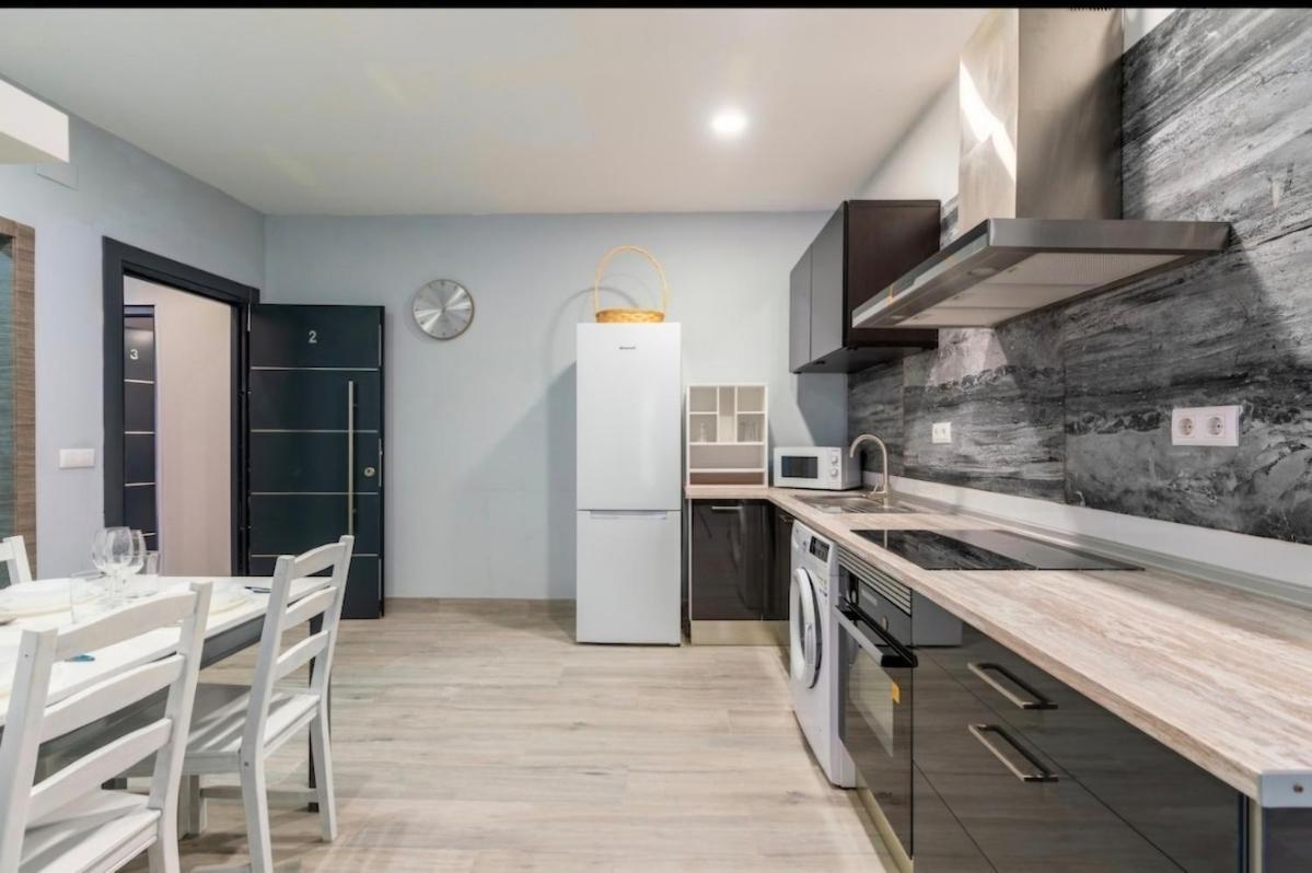 Apartamento Piso Frente A La Feria De *